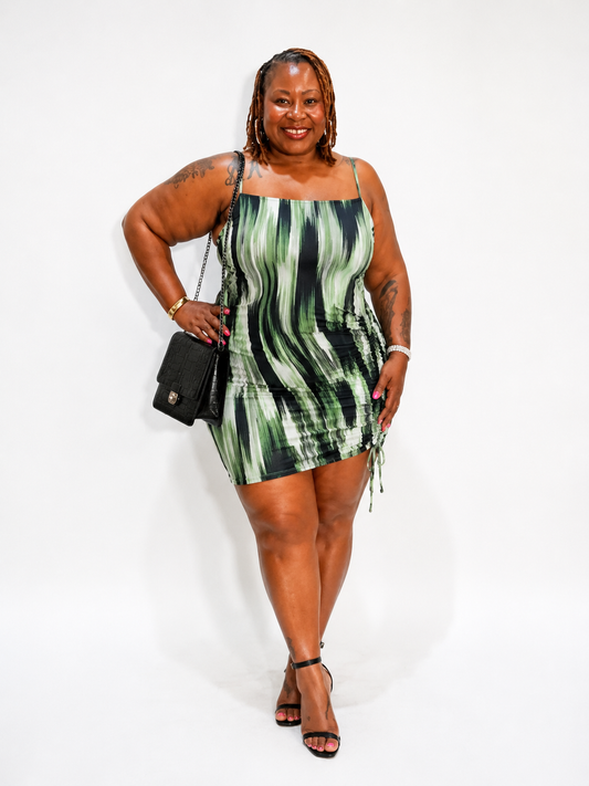 PLUS SIZE ABSTRACT PRINT BODYCON SIDE RUCHED MINI DRESS
